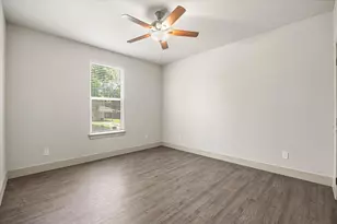 108 S Manson St, Wolfe City, TX 75496 - Photo 17