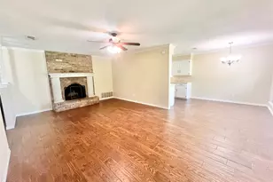 1703 Pecan Park Dr, Arlington, TX 76012 - Photo 3