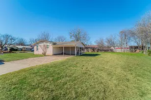 900 Elizabeth Blvd, Granbury, TX 76048 - Photo 15