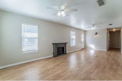 900 Elizabeth Boulevard, Granbury, TX 76048 - Photo 3