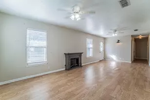 900 Elizabeth Blvd, Granbury, TX 76048 - Photo 3