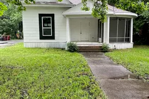 320 W 6th St, Bonham, TX 75418 - Photo 1