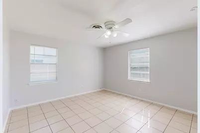 220 W Union Bower Road, Irving, TX 75061 - Photo 17