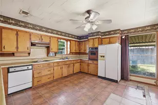 218 W Worth St, Grapevine, TX 76051 - Photo 11