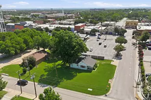 218 W Worth St, Grapevine, TX 76051 - Photo 13