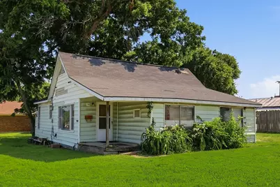 218 W Worth Street, Grapevine, TX 76051 - Photo 1