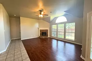 1541 Mountain Laurel Ln, DeSoto, TX 75115 - Photo 3