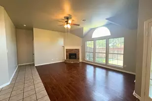 1541 Mountain Laurel Ln, DeSoto, TX 75115 - Photo 3
