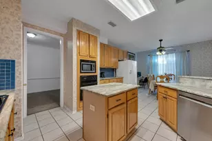 4622 Devonshire Dr, Grand Prairie, TX 75052 - Photo 5