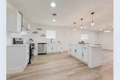 228 Hallbrook Drive, Fort Worth, TX 76134 - Photo 7