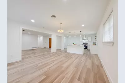 228 Hallbrook Drive, Fort Worth, TX 76134 - Photo 9