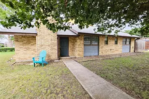 1124 Kathy Ln, Lewisville, TX 75067 - Photo 3