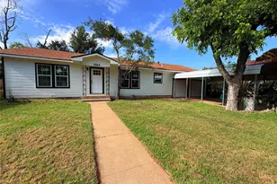 1322 3rd St, Graham, TX 76450 - Photo 3