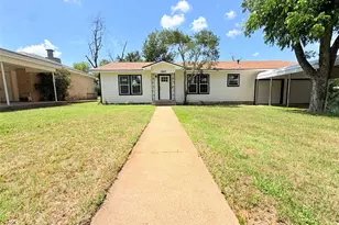 1322 3rd St, Graham, TX 76450 - Photo 5