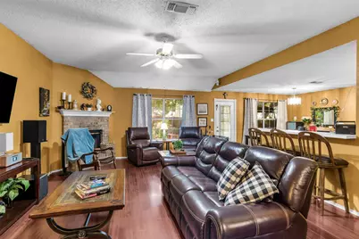 911 W Lynn Creek Drive, Arlington, TX 76001 - Photo 5