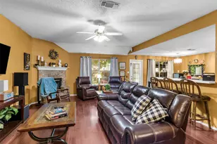 911 W Lynn Creek Dr, Arlington, TX 76001 - Photo 5