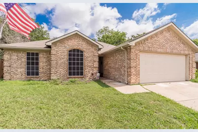 911 W Lynn Creek Drive, Arlington, TX 76001 - Photo 1