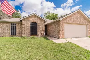 911 W Lynn Creek Dr, Arlington, TX 76001 - Photo 1