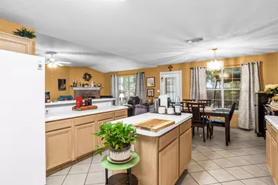911 W Lynn Creek Drive, Arlington, TX 76001 - Photo 11