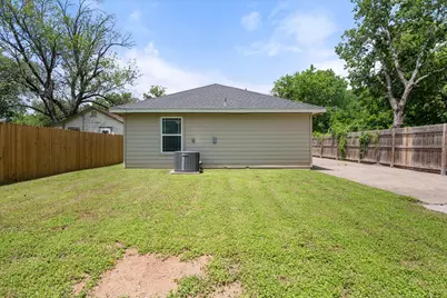 438 Sabine Avenue, Cleburne, TX 76031 - Photo 19