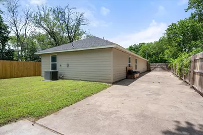 438 Sabine Avenue, Cleburne, TX 76031 - Photo 21