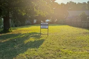 421 Ogden Ave, Cockrell Hill, TX 75211 - Photo 1