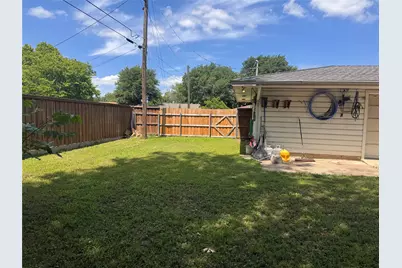 514 Lynn Drive E, Irving, TX 75062 - Photo 25