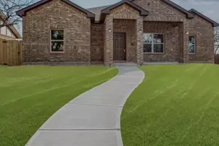 706 Poinsettia, Lancaster, TX 75146 - Photo 9