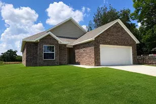 600 Crockett Dr, Cleburne, TX 76033 - Photo 1