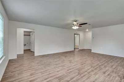 624 Crockett Drive, Cleburne, TX 76033 - Photo 9