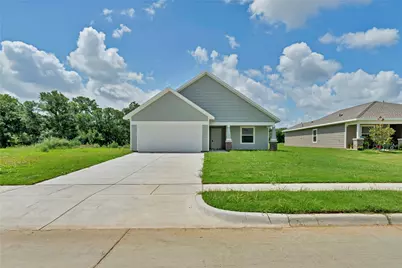 624 Crockett Drive, Cleburne, TX 76033 - Photo 3