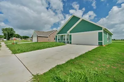 617 Crockett Drive, Cleburne, TX 76033 - Photo 7