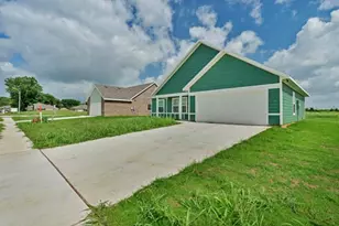 617 Crockett Dr, Cleburne, TX 76033 - Photo 7