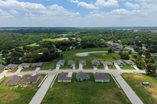 617 Crockett Dr, Cleburne, TX 76033 - Photo 3