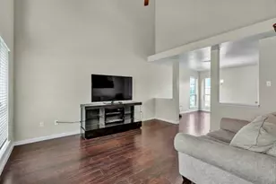 326 Baldwin St, Grand Prairie, TX 75052 - Photo 9