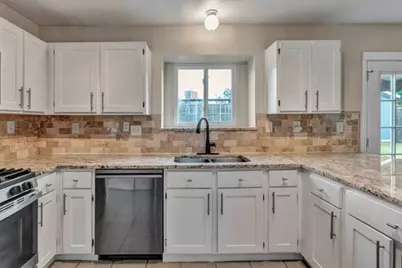 326 Baldwin Street, Grand Prairie, TX 75052 - Photo 13