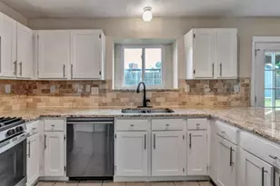 326 Baldwin St, Grand Prairie, TX 75052 - Photo 13