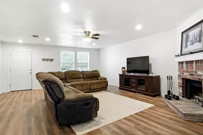 1701 Creek Bend Lane, Little Elm, TX 75068 - Photo 7