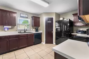 1402 Anglican Dr, Arlington, TX 76002 - Photo 9