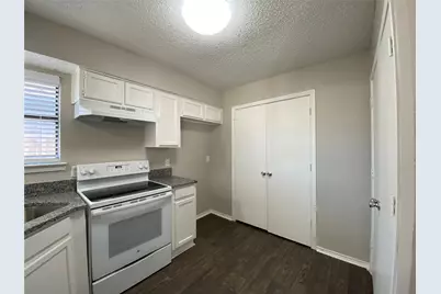 6706 Crestmont Court, Fort Worth, TX 76133 - Photo 3