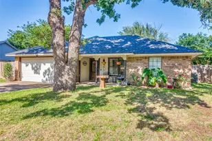 609 Henderson St, Joshua, TX 76058 - Photo 3