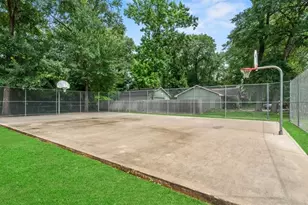 8 Shady Oak Ln, Conroe, TX 77304 - Photo 21