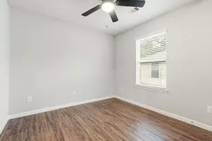 8 Shady Oak Ln, Conroe, TX 77304 - Photo 13