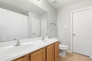 8 Shady Oak Ln, Conroe, TX 77304 - Photo 11