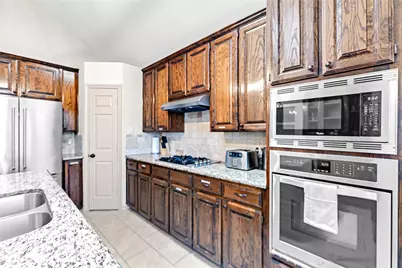 5202 Heatherdale Drive, Grapevine, TX 76051 - Photo 11