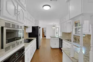 638 Arawe Circle E, Irving, TX 75060 - Photo 5