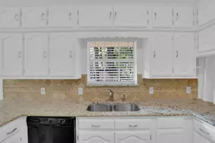 638 Arawe Circle E, Irving, TX 75060 - Photo 9