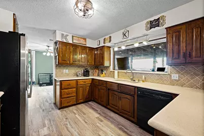 1612 Lakecrest Circle, Granbury, TX 76048 - Photo 11