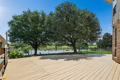 9014 Crown Point Circle, Irving, TX 75063 - Photo 31