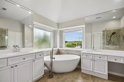 9014 Crown Point Circle, Irving, TX 75063 - Photo 21